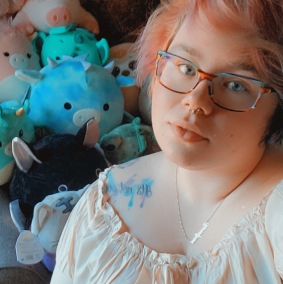 Meet your Posher! - Picture 2 of 7